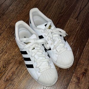 Adidas superstars